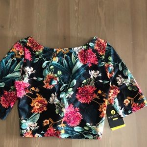 NWT Body Glove Active Cross Over Swim/ Crop too with open back. Size: Small